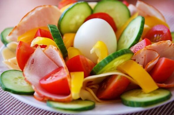 蛋橙减肥菜单上的蔬菜沙拉可减肥